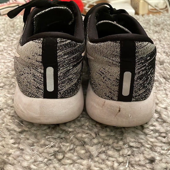 Black and white knit Nike sneakers - Picture 2 of 5